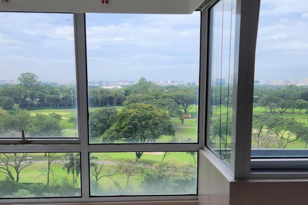 Enjoy Bgc Sunset And Golf Course View 2 Bedroom Loft With 100Mbps Internet Connection Manila Luaran gambar